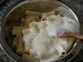 Fırında Beşamel Soslu Kıymalı Makarna